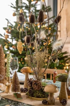 Accessoire décoratif coloris or à poser avec 3 crochets – 22 x 20 x 46 cm