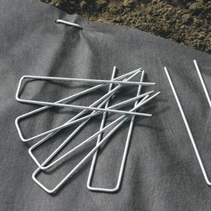 Agrafes de fixation métalliques coloris gris 17x3,5 cm