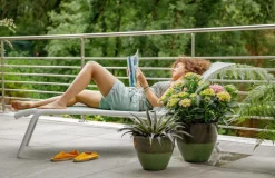 Bain de soleil en aluminium blanc et toile textylène vert amande Alto - 197 x 70 x 39/93 cm