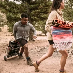 Barbecue à gaz en acier émaillé noir Weber Traveler - 110 x 58,4 x 94,5 cm