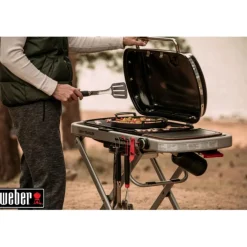 Barbecue à gaz noir Weber Traveler Stealth