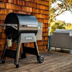 Barbecue électrique à pellets noir Traeger modèle IronWood 650 - 115 x 68 x 122 cm