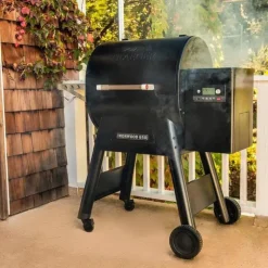 Barbecue électrique à pellets noir Traeger modèle IronWood 650 - 115 x 68 x 122 cm