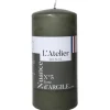 Bougie cylindrique taille L gris argile L’Atelier de Denis - Ø 6,8 x H 14,5 cm