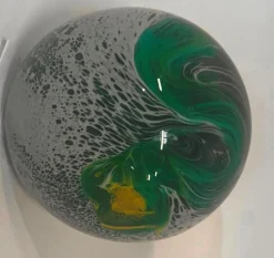Boule sulfure verte en verre Eden - Ø 8 cm