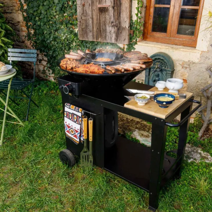 Braséro gaz et wok sur chariot coloris noir avec planche en fonte Somagic - 107 x 78 x 98,5 cm