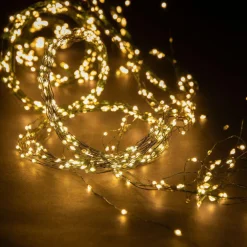 Chute lumineuse pour sapin de Noël micro LED blanc chaud effet flash fil vert – 2,10 m