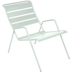 Fauteuil bas coloris menthe glacial en acier Fermob Monceau