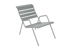 Fauteuil bas Monceau coloris gris en acier Fermob - 52 x 78 cm