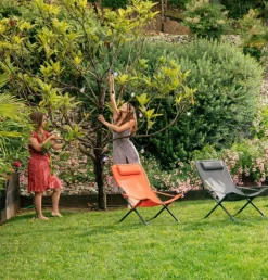 Fauteuil relax en aluminium graphite et toile textylène grise Easy - 127 x 61 x 28,5 cm