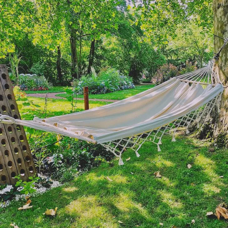 Hamac coloris écru à franges en coton certifié FSC® Jobek Hamac Graphik - 300 x 140 cm