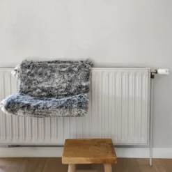 Hamac de radiateur pour chat coloris noir Bobby Poilu Bicolor - 47 x 30 x 25 cm