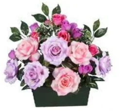 Jardinière de rose artificielles fleurs et bouton