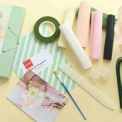 Kit créatif fleurs en papier crépon La Petite Épicerie - 21 x 3 x 15 cm