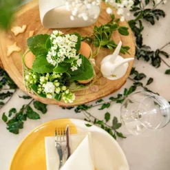 Lapin de Pâques coloris blanc en porcelaine - 7,5 x 5,5 x 9 cm