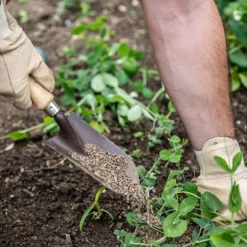 Lot d'outils à main pour le jardin coloris marron (transplantoir, serfouette, griffe) botanic® - 3 outils
