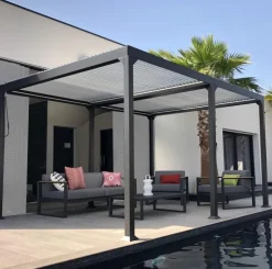 Pergola bioclimatique avec lames aluminium orientables coloris gris anthracite modèle Gaïa Couleurs du monde - 4 x 3 x 2,23 m