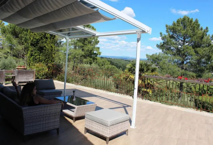 Pergola en aluminium et polycarbonate coloris blanc mat modèle Odessa Couleurs du monde - 3 x 3,60 x 2,65 m