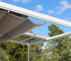 Pergola en aluminium et polycarbonate coloris blanc mat modèle Odessa Couleurs du monde - 3 x 3,60 x 2,65 m
