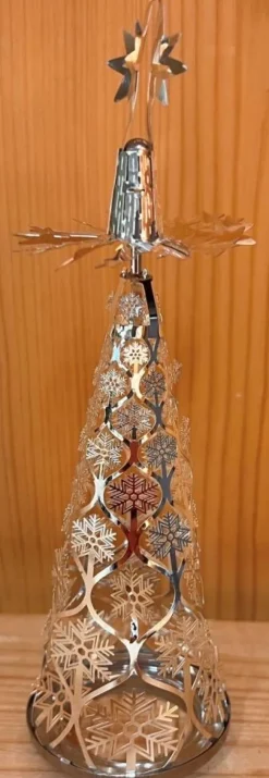 Photophore pyramide en céramique motif flocons - H 21 cm