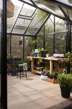 Plateau de culture en plastique recyclé coloris living noir avec couvercle serre Elho Green Basics Allin1 taille M - 18 x 32 x 13,2 cm