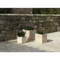 Pot carré contemporain en terre claire 32x32x32 cm