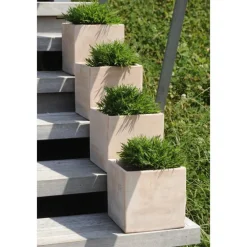 Pot carré contemporain en terre claire 24x24x24 cm