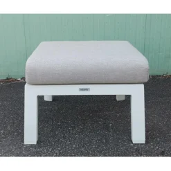 Pouf ottoman Kledi en aluminium, teinte pelican - BIZZOTTO Kledi