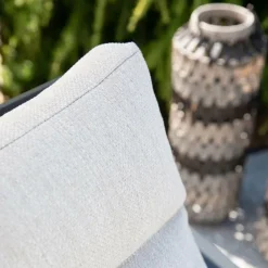 Salon de jardin dossier haut en aluminium coloris anthracite Hoya - 4 éléments (canapé, table basse et deux fauteuils)