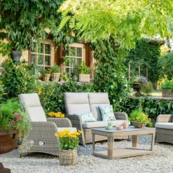 Salon de jardin en résine coloris beige Vérando - 4 éléments (canapé, table basse et deux fauteuils)
