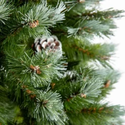 Sapin de Noël artificiel vert givre avec toile de jute et pommes de pin Pittsburgh