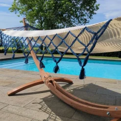 Set support et hamac EsKapade coloris rayé marine à franges bleues en bois et polypropylène Jobek Hamacs - 323 x 125 x 128 cm