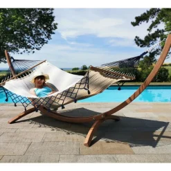 Set support et hamac EsKapade coloris rayé marine à franges bleues en bois et polypropylène Jobek Hamacs - 323 x 125 x 128 cm