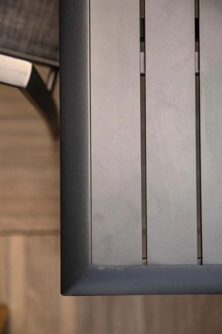 Table coloris noir en aluminium Caméline II Proloisirs - 140 x 140 x 200 cm