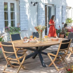 Table ovale en aluminium noir et teck Flore - 240 x 120 x 76 cm