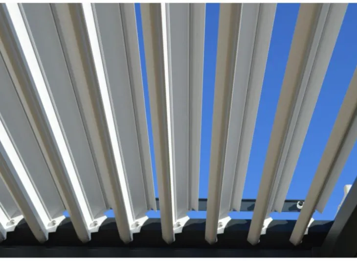 Tonnelle bioclimatique ERIS aluminium gris/blanc OCEO - 4x4m