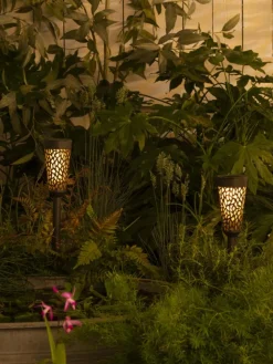 Torche solaire effet flamme en métal et plastique Luxform Swansea - Ø 13 x H 85 cm